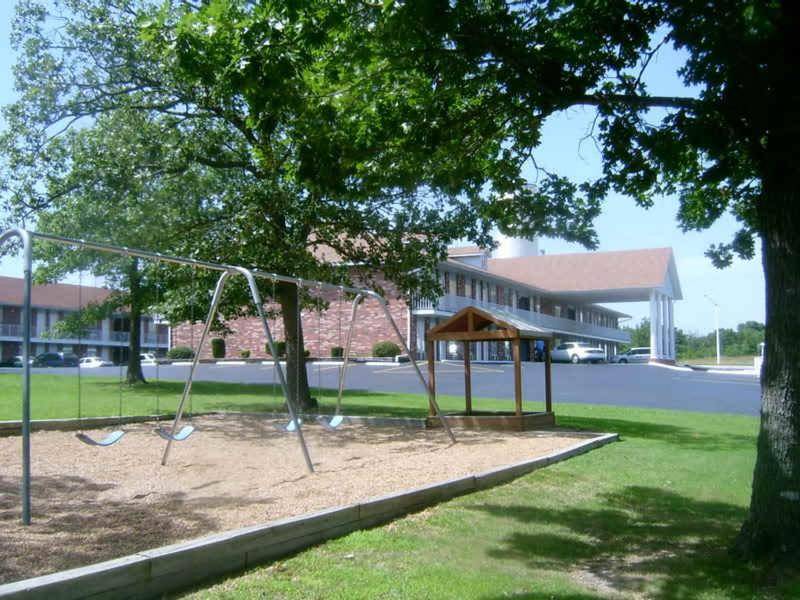 Twelve Oaks Inn 22/30