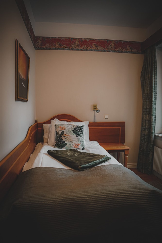 Mojo Hotell 11/50