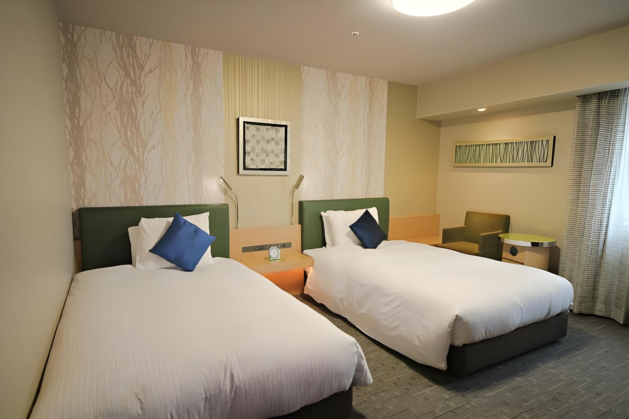 Universal, Twin Beds