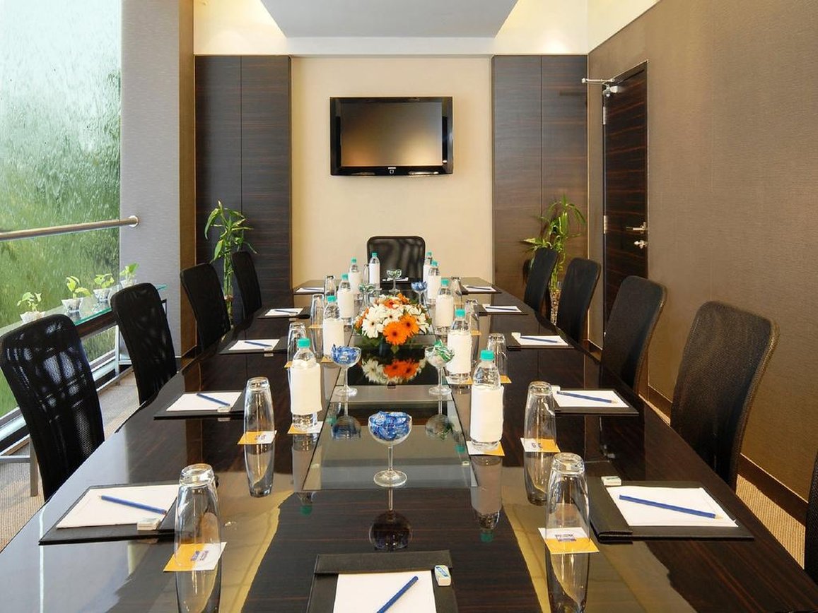 Grand Hometel Malad 24/27