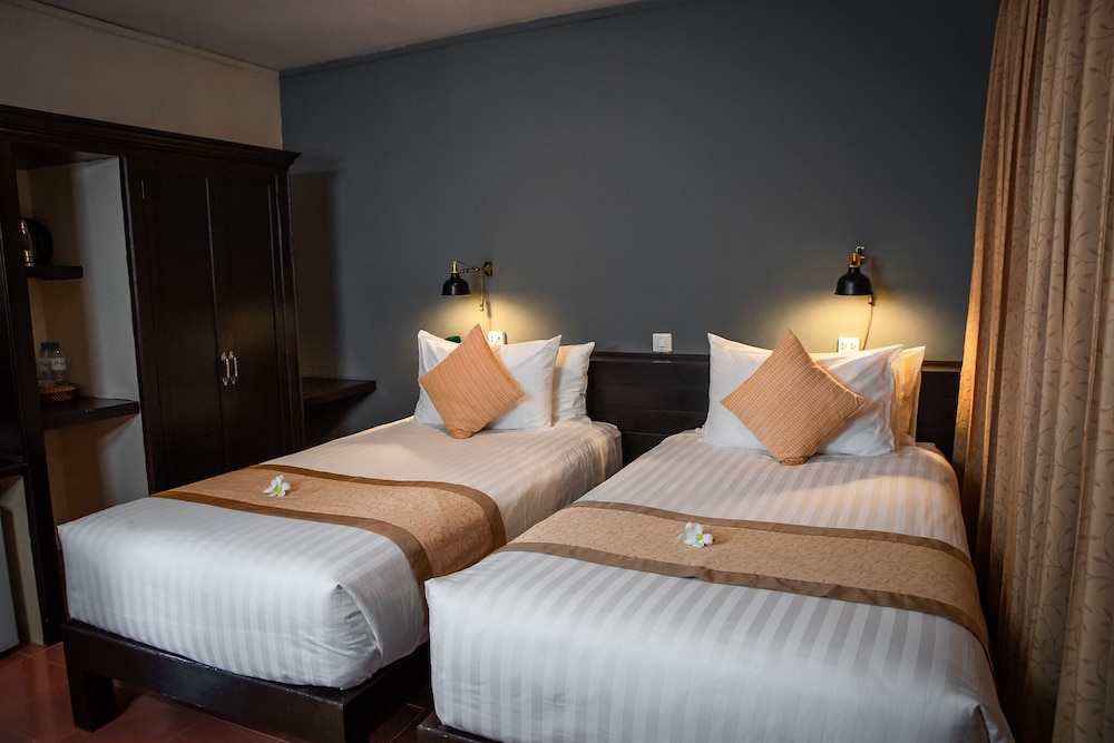 Pakse Hotel 5/49