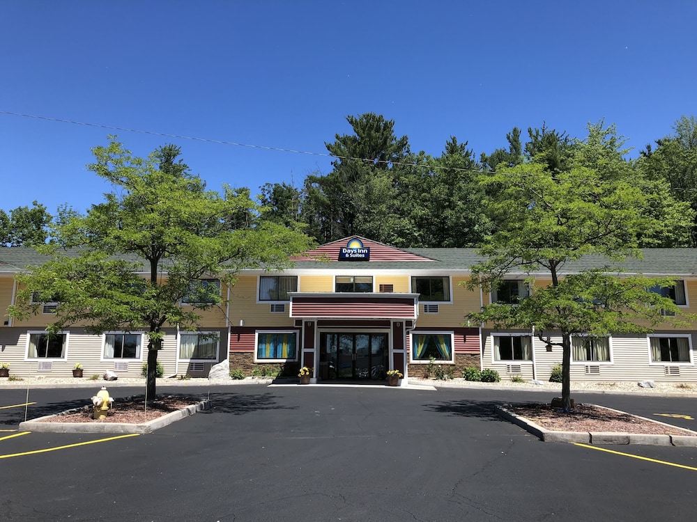 Days Inn & Suites by Wyndham Stevens Point 1/33