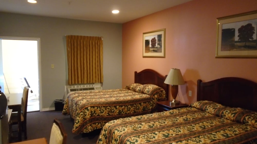 TOWN HOUSE MOTEL 17/61