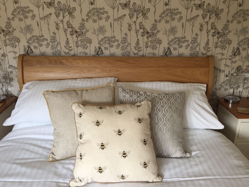 The Beehive Guest House 12/25