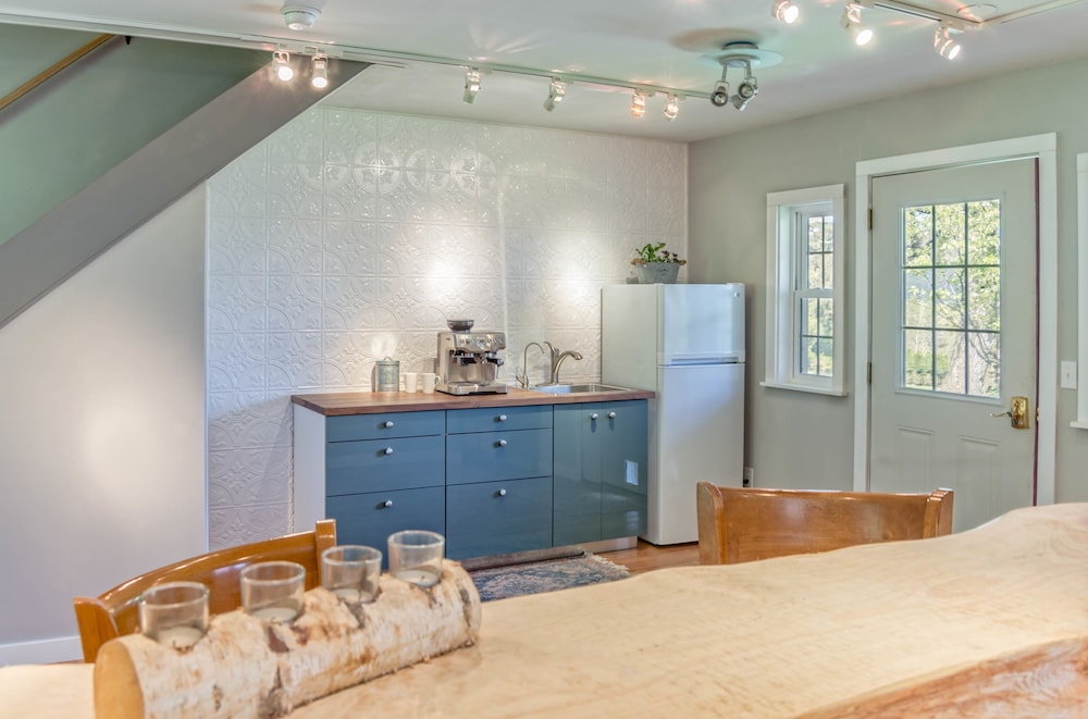 Moonshadow Bed and Breakfast 9/69