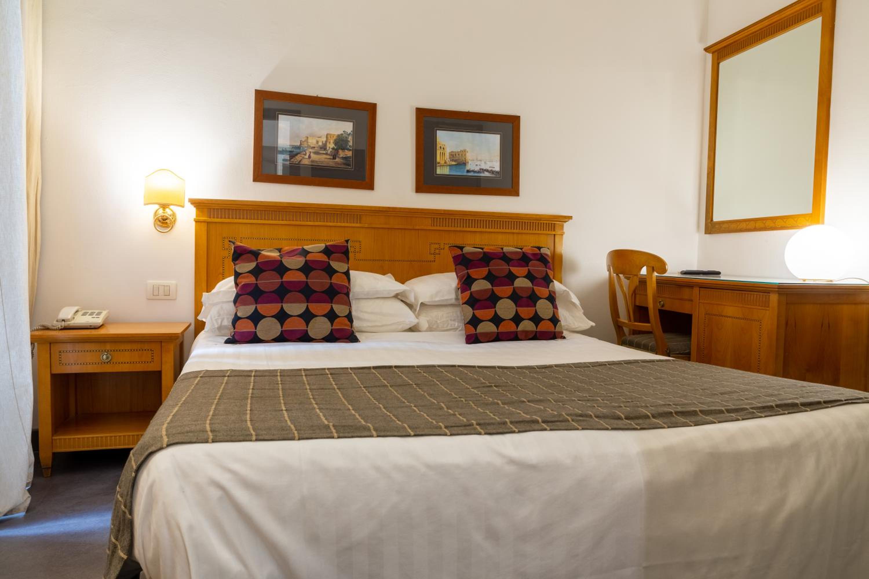 ECONOMY, DOUBLE BED