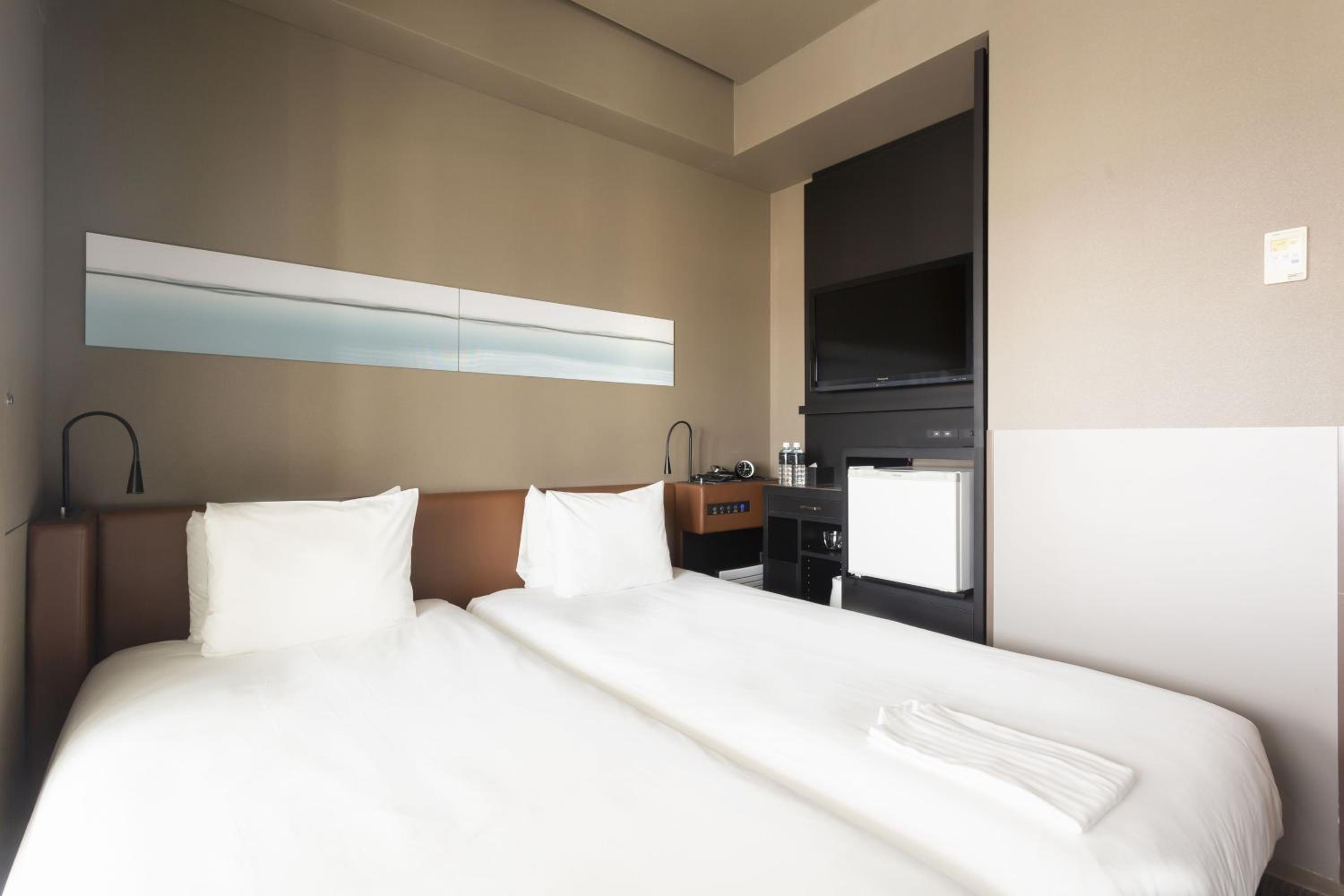 ROOM, TWIN BEDS, SMALL