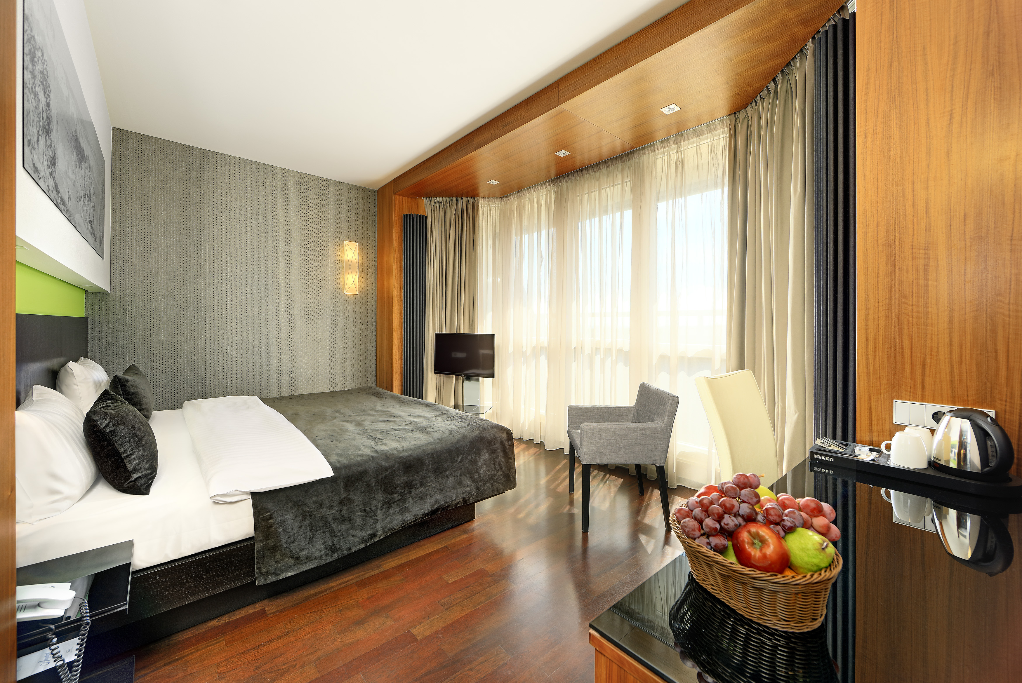 EXECUTIVE, DOUBLE BED