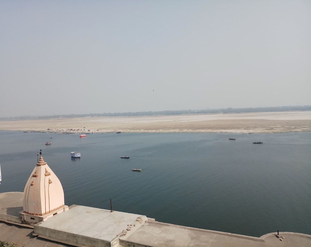 Dwivedi Hotels Sri Omkar Palace 32/37