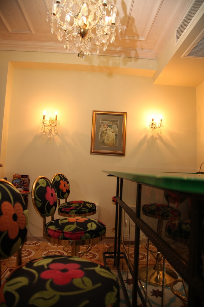 Villa Pera Suite Hotel 69/81
