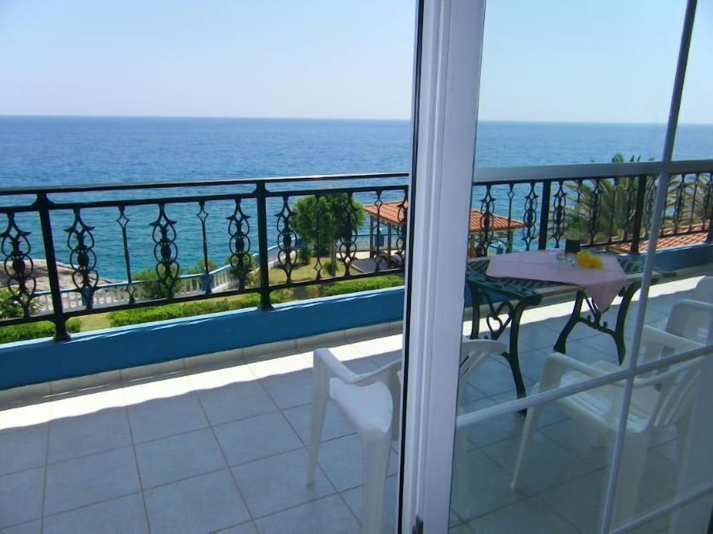 Cypriana Apartments 22/30