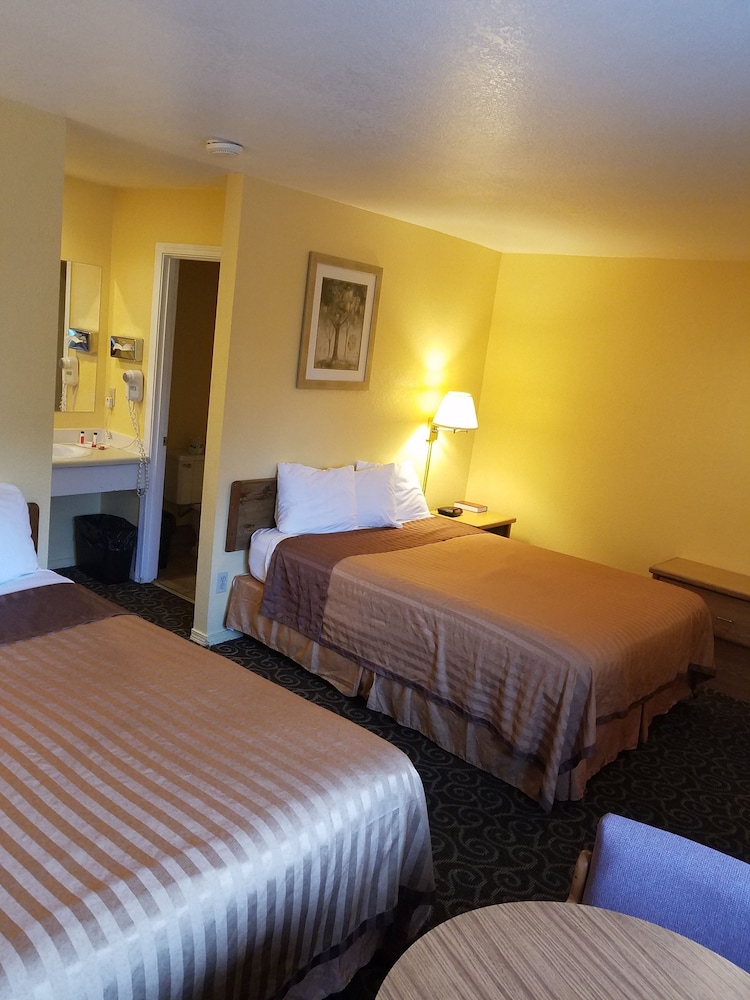 Travelodge by Wyndham Wenatchee 12/32