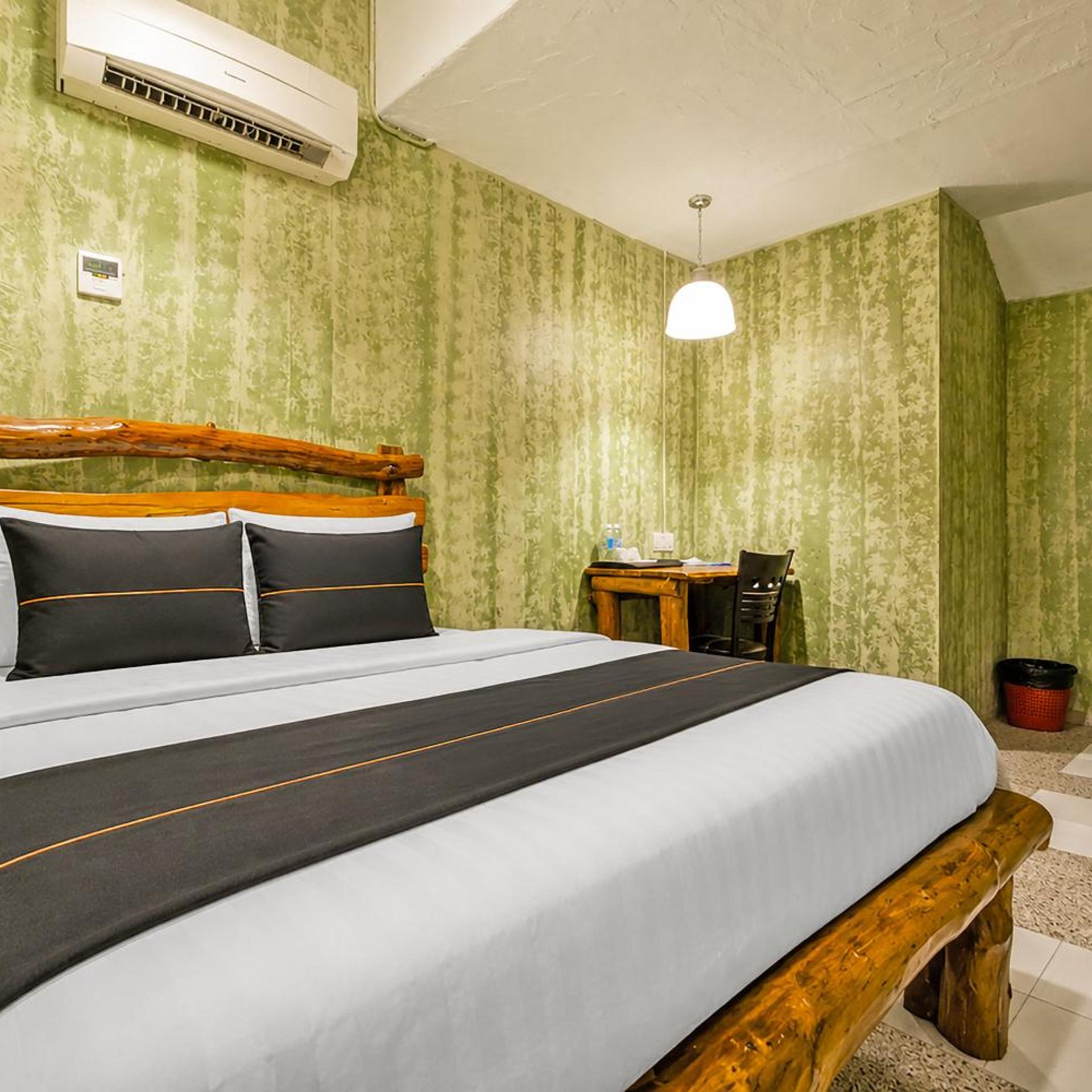 OYO 89411 900 Inn 13/50