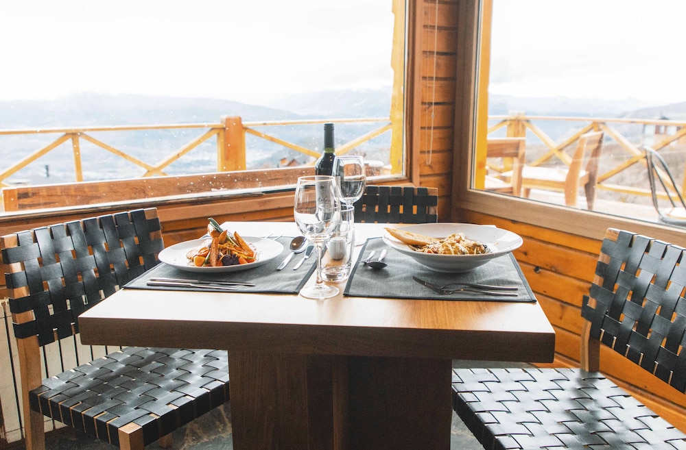 El Refugio Ski & Summer Lodge 40/49