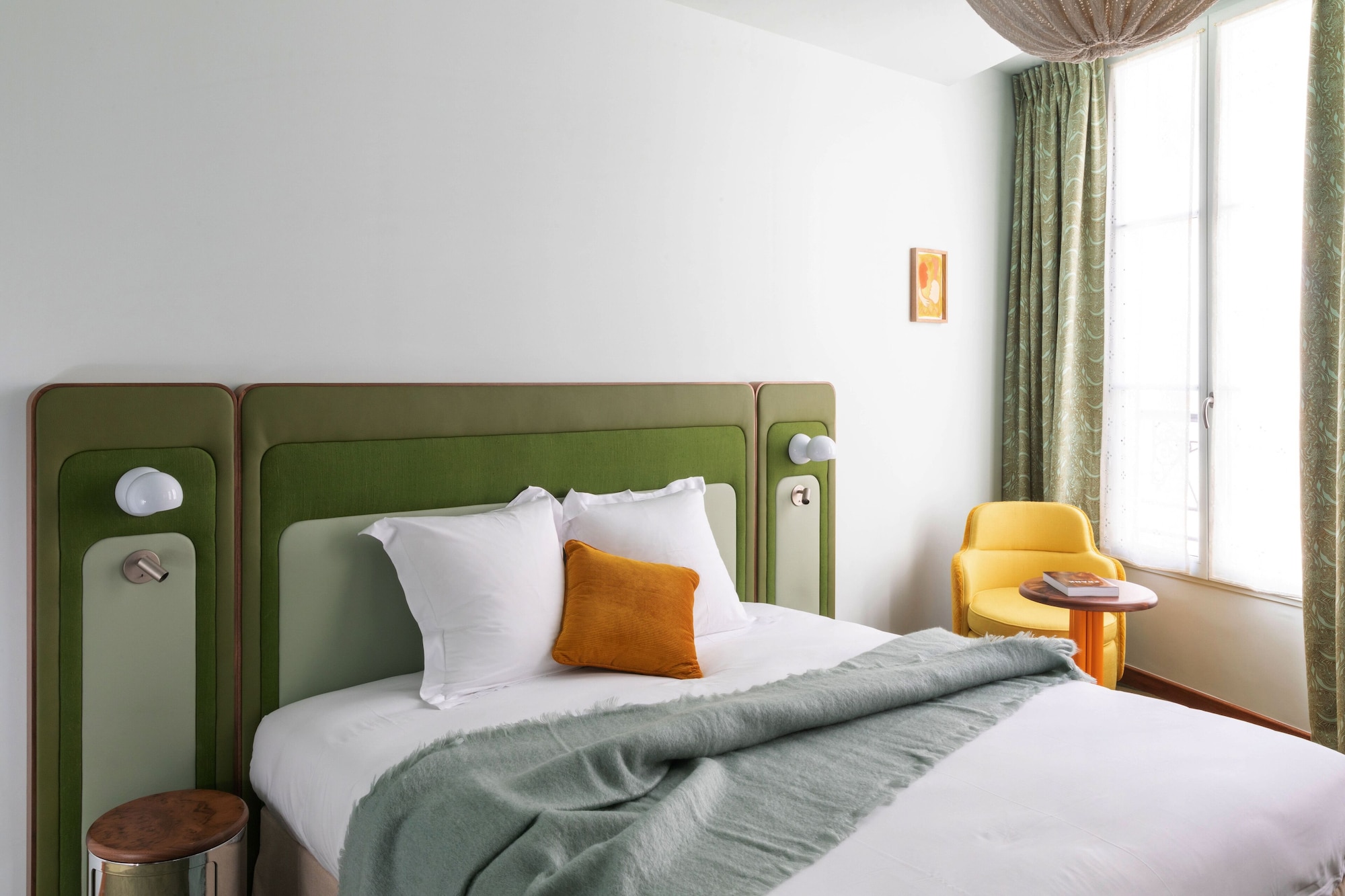 DELUXE, DOUBLE OR TWIN BED
