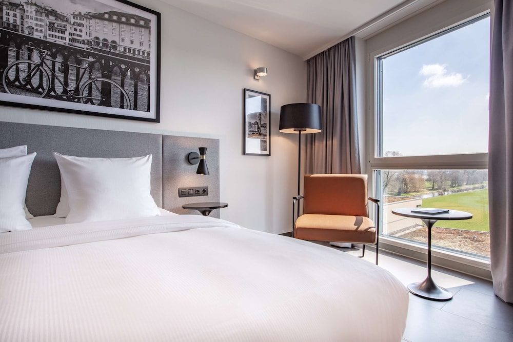 Superior, King Bed, Scenic View