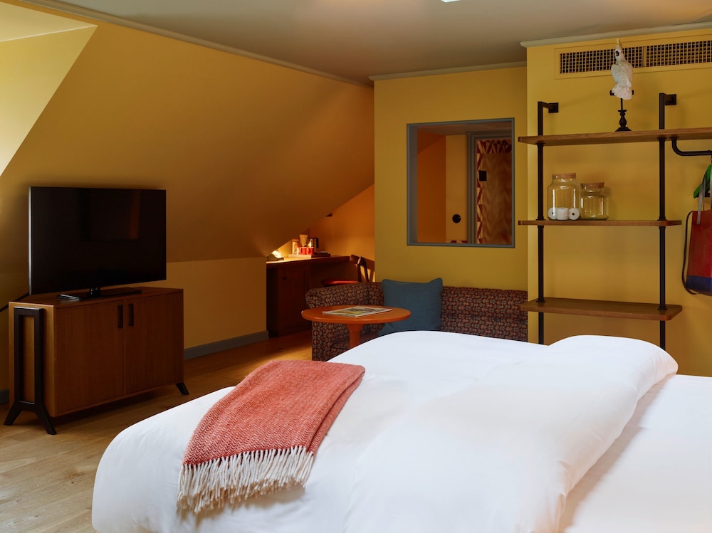ROOM, XL