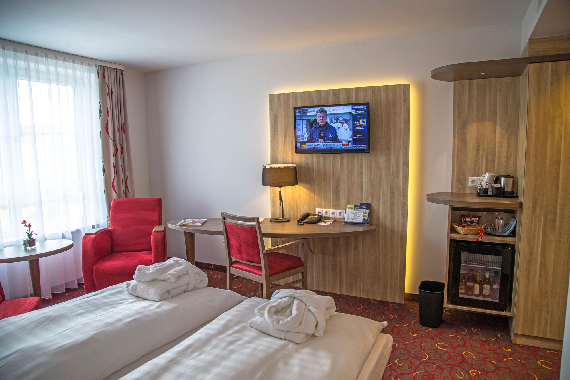 SUPERIOR, QUEEN BED