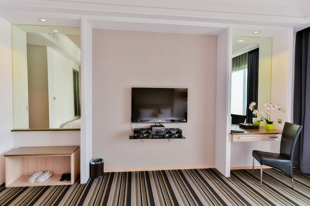 Yundeng Landscape Hotel 36/62