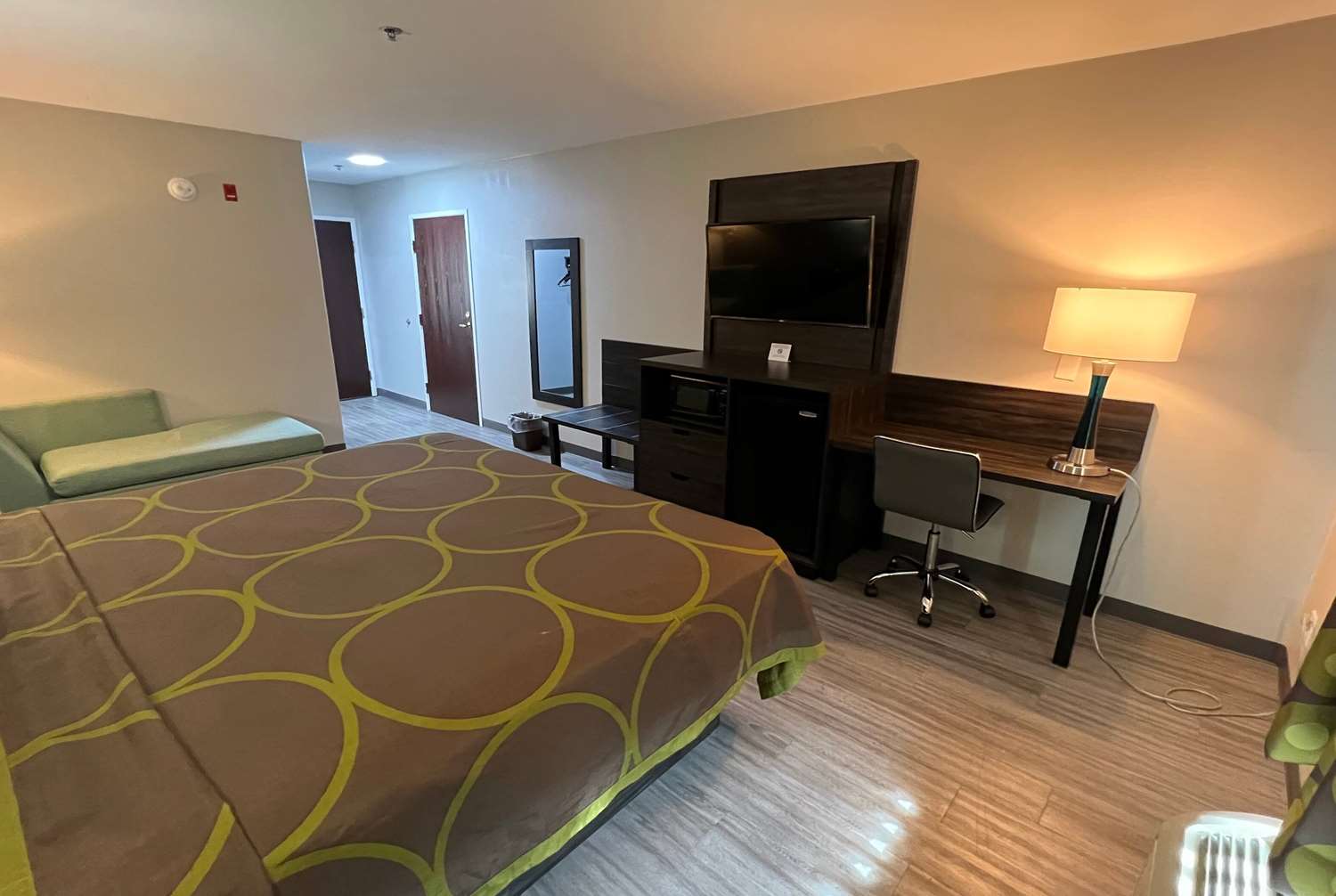 Super 8 By Wyndham Lake Charles Sulphur 46/56