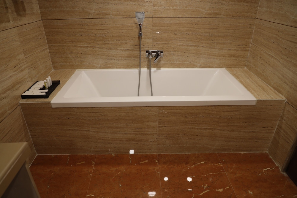 جناح بسرير كوين، Devka Beach Resort 10/10