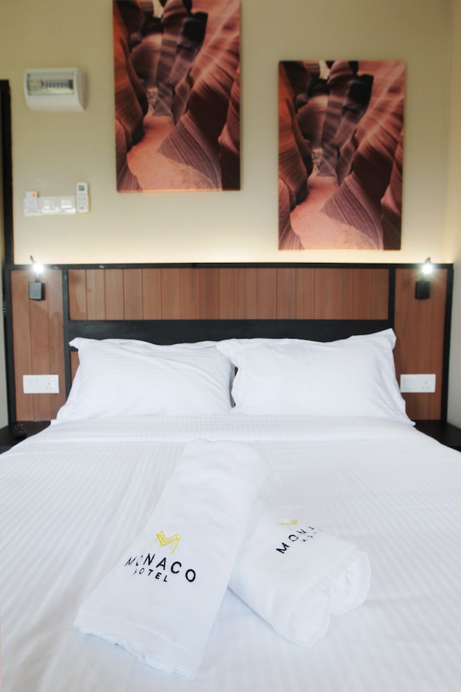 DELUXE, DOUBLE BED