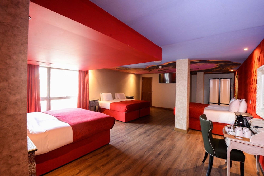 Arthouse Hotel 7/49