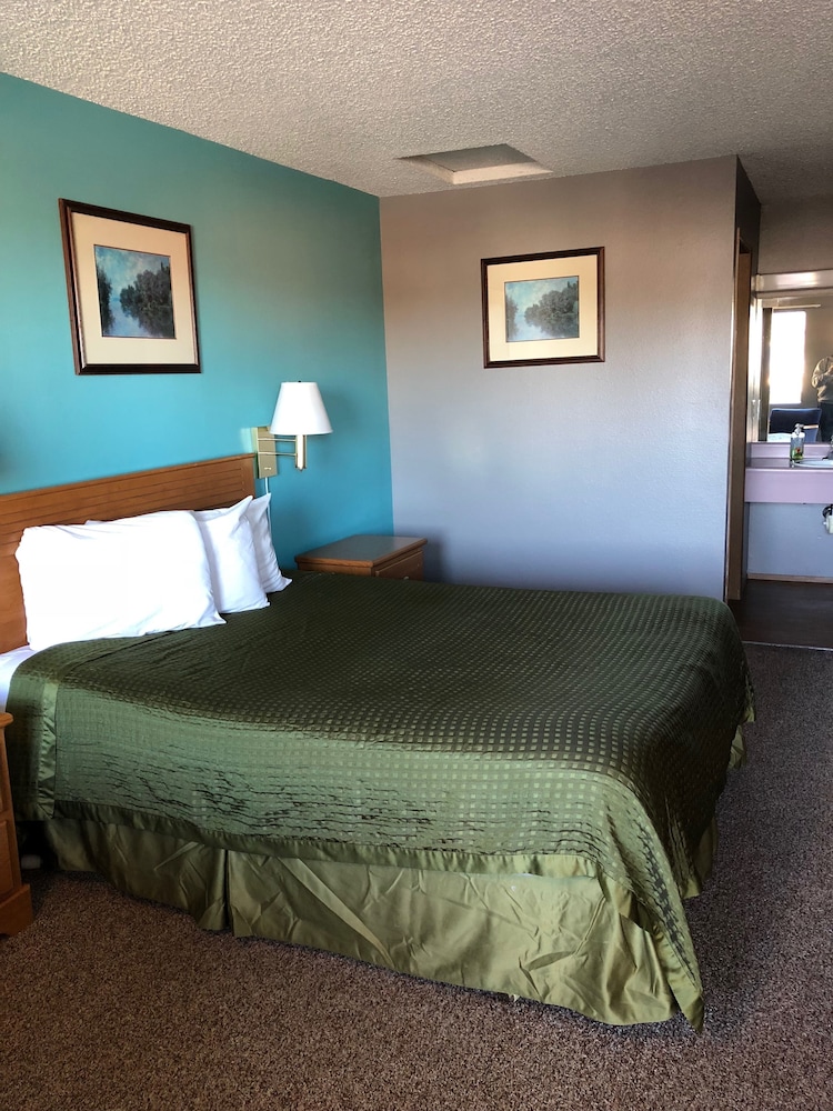 Sumner Motor Inn 18/55