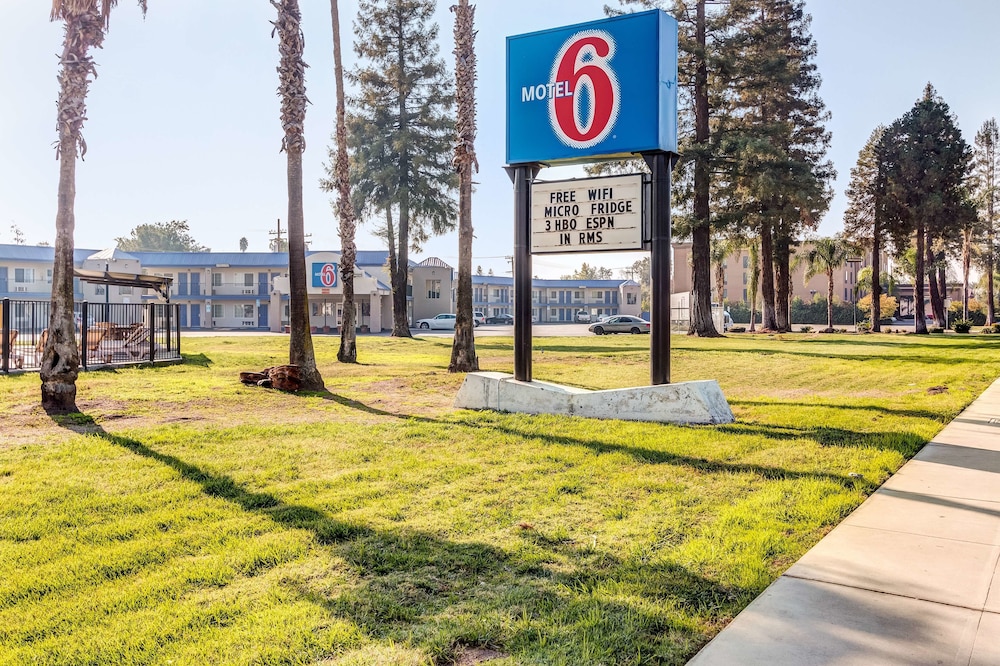 Motel6 Visalia, CA 8/50
