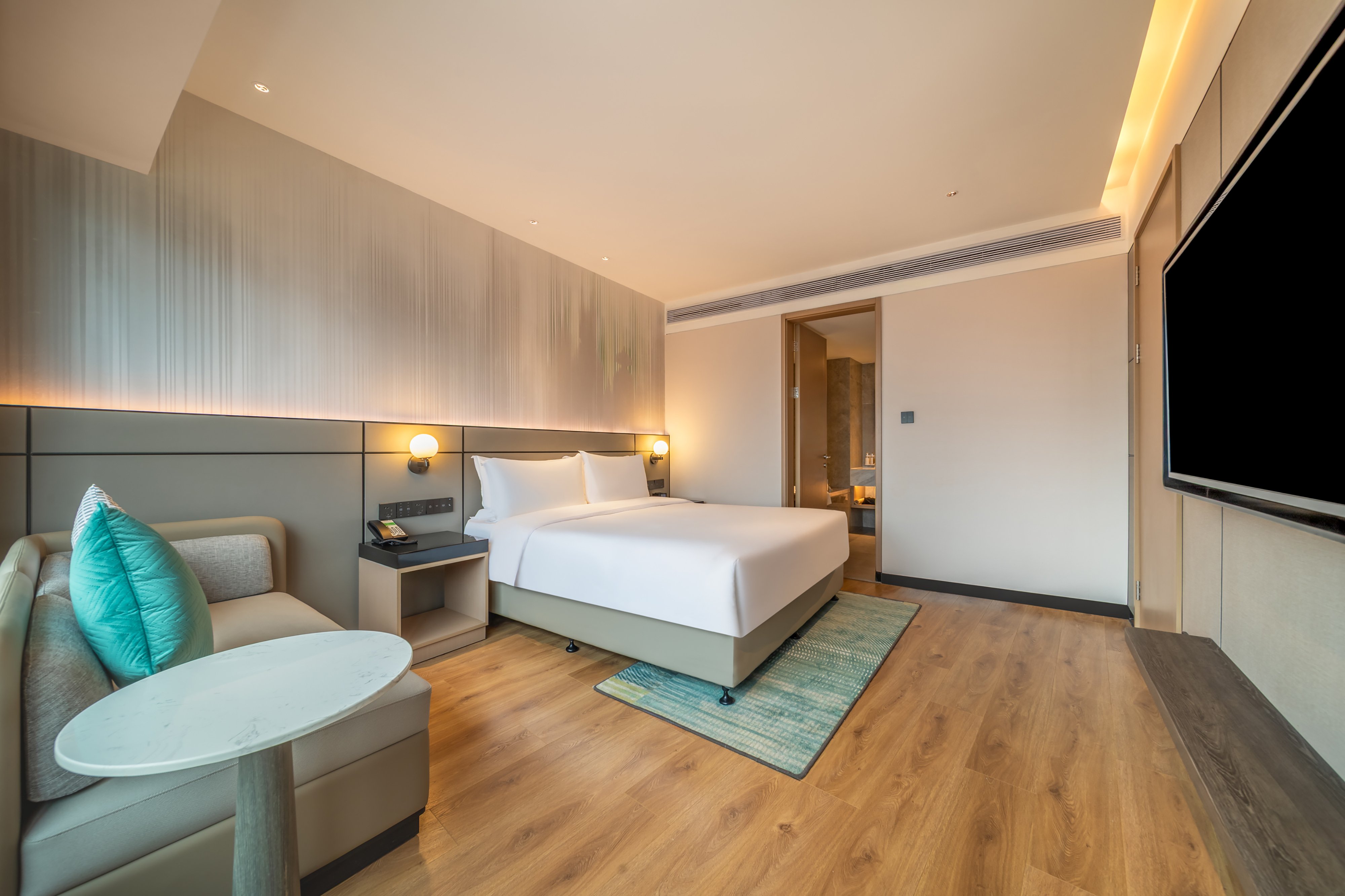 Holiday Inn Shanghai Nanjing Road 29/75