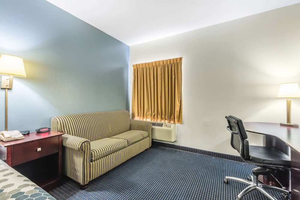 Econo Lodge Inn and Suites Pritchard Road North Little Rock 30/45