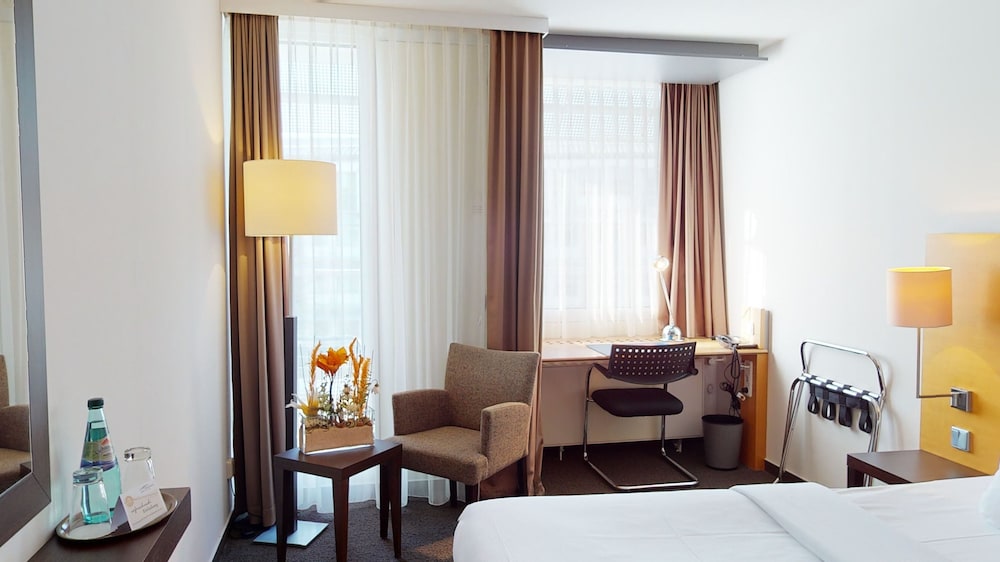 KONGRESSHOTEL POTSDAM AM TEMPLINER SEE 47/66