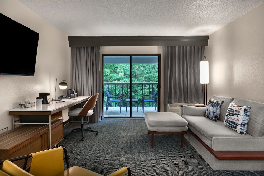Courtyard By Marriott Winston-Salem Hanes Mall 22/66