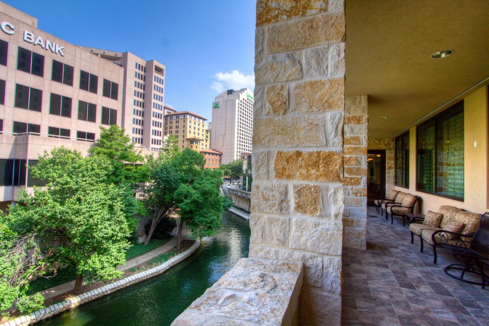 Embassy Suites By Hilton San Antonio Riverwalk Downtown 6/70