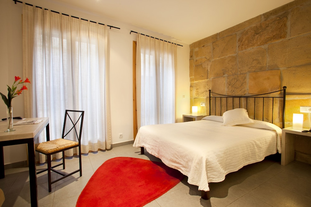 L Hostal 10/37