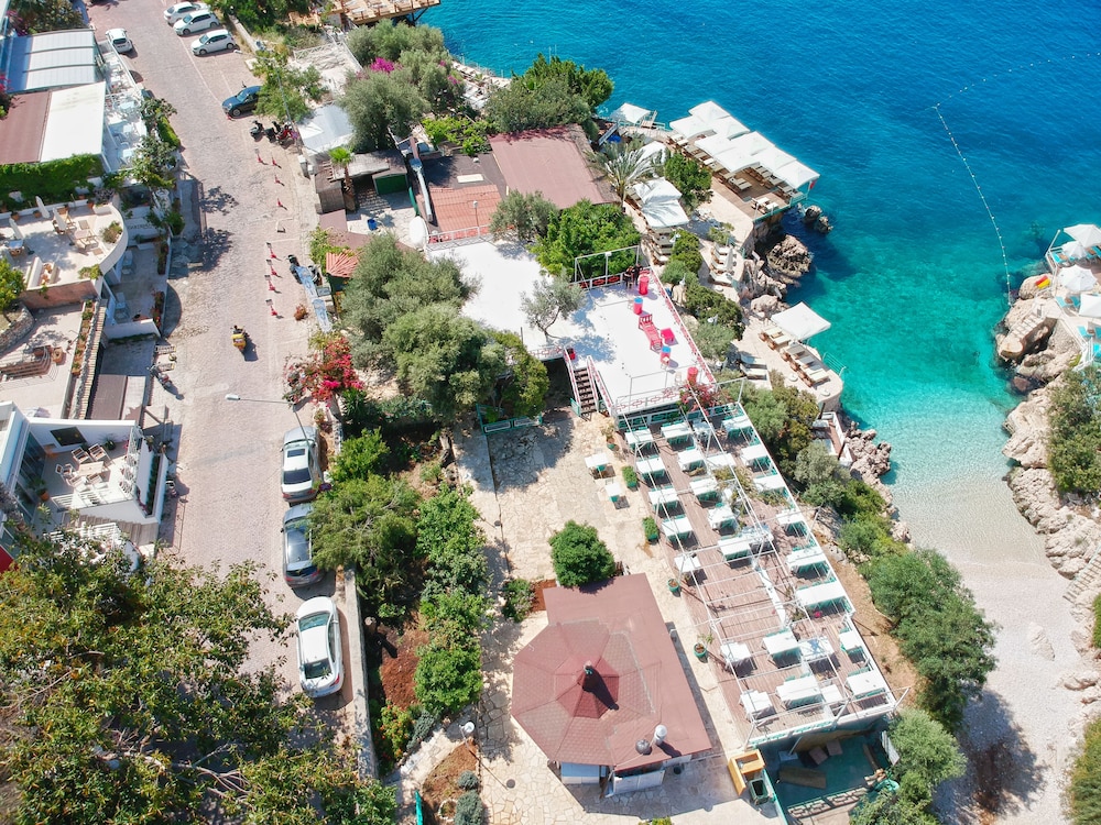 Ferah Hotel 67/71
