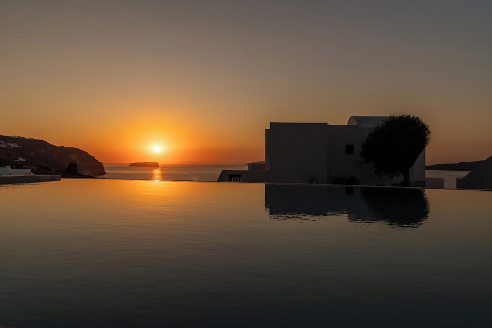 Grand Ambassador Santorini Hotel 74/78
