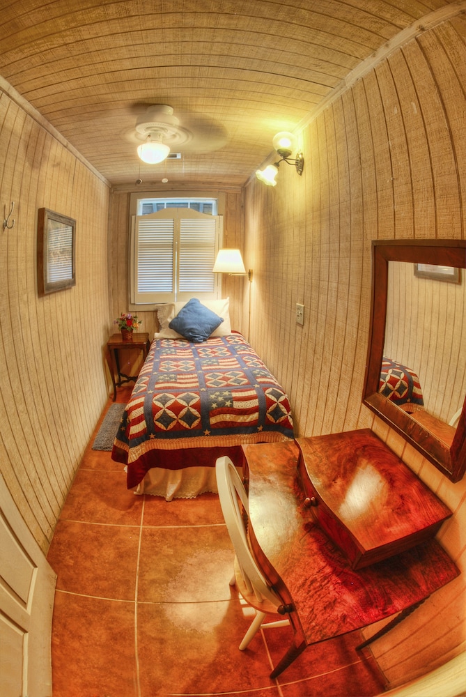 Kuebler Waldrip Haus Bed and Breakfast 14/50