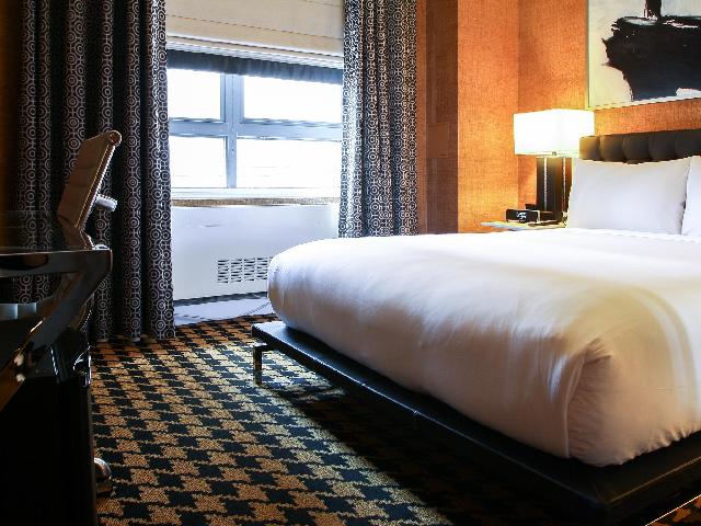 Standard, Queen Bed
