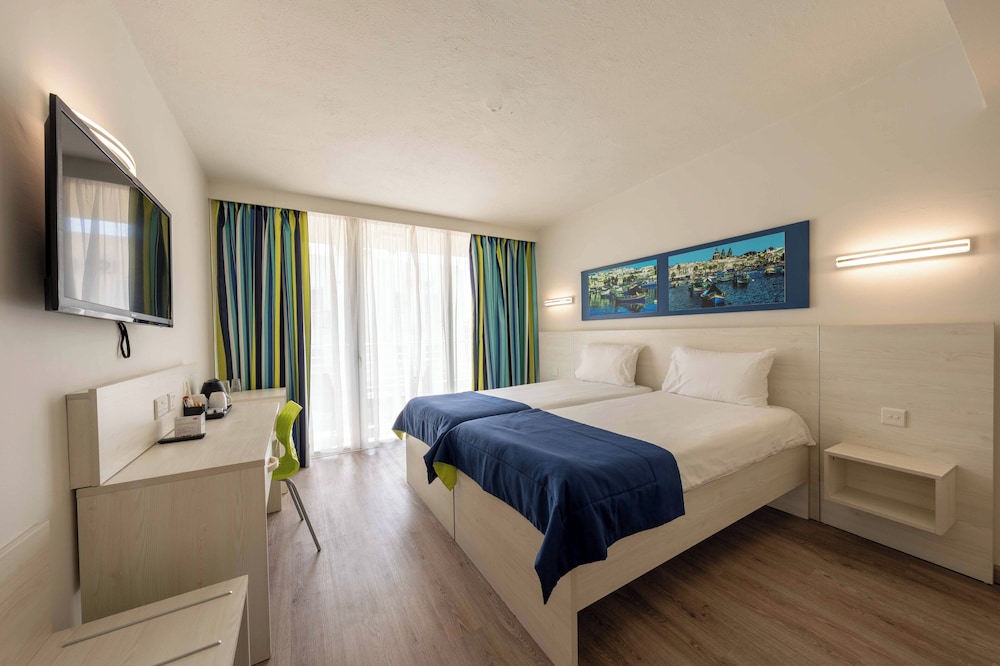 Santana Hotel 26/77