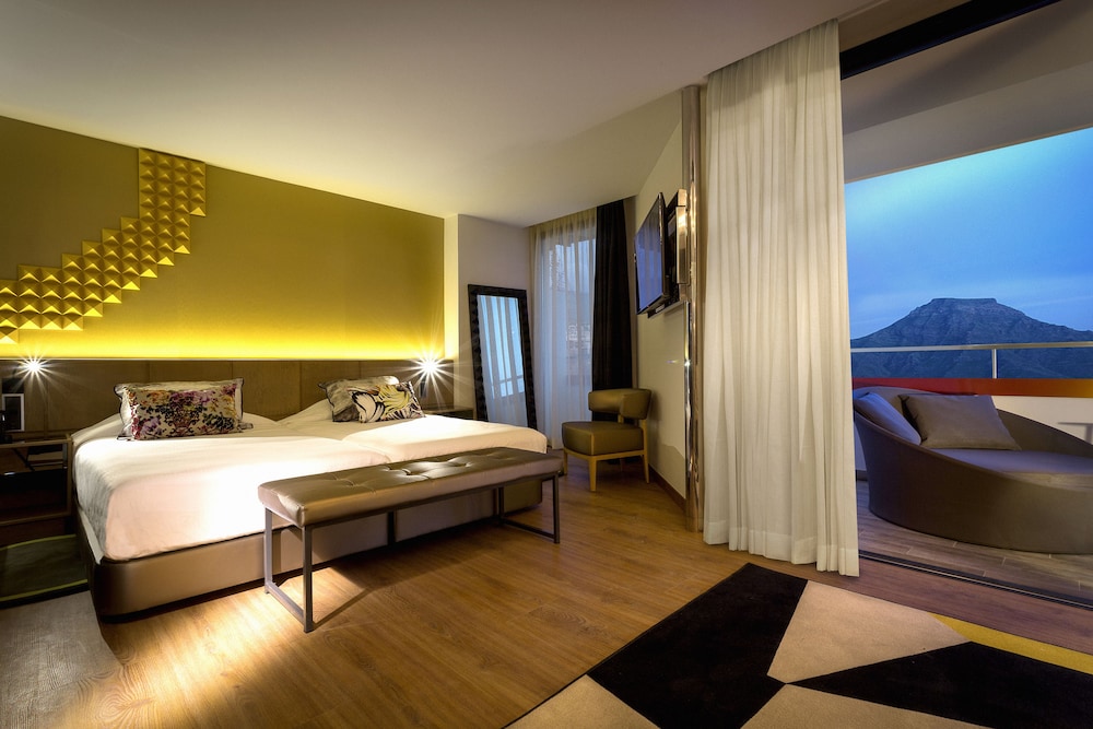 Hard Rock Hotel Tenerife 9/82