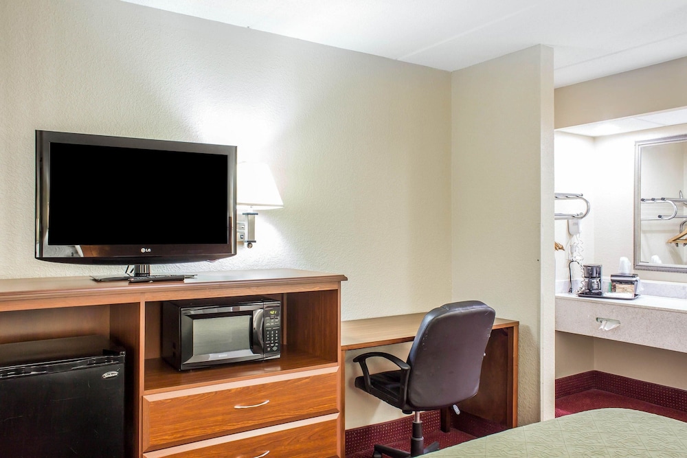 Quality Inn Selma NC 22/25