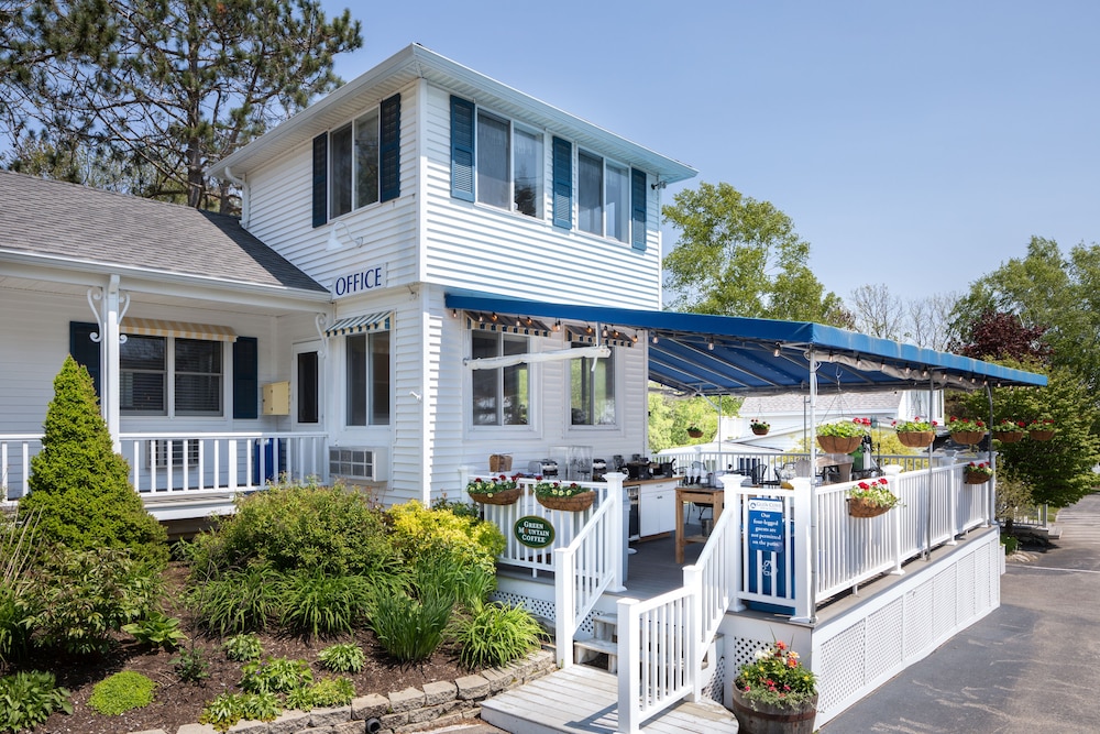 Glen Cove Inn and Suites 1/50