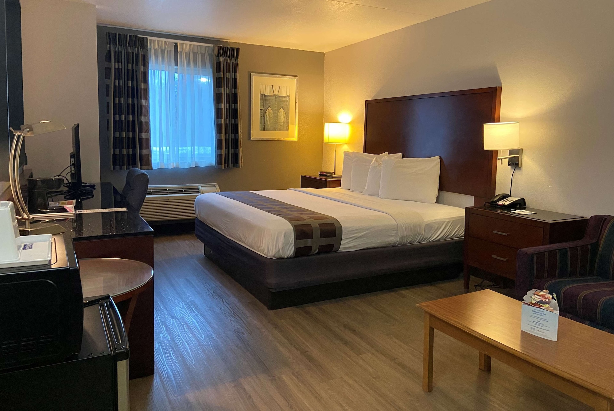 DELUXE, KING BED