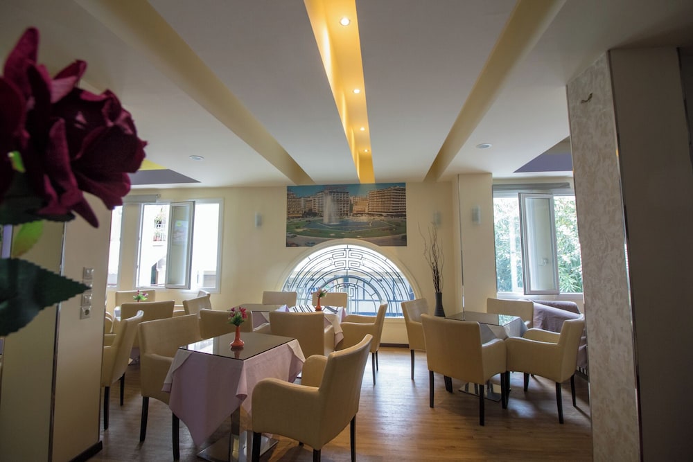 Cosmopolit Athens Hotel 30/42