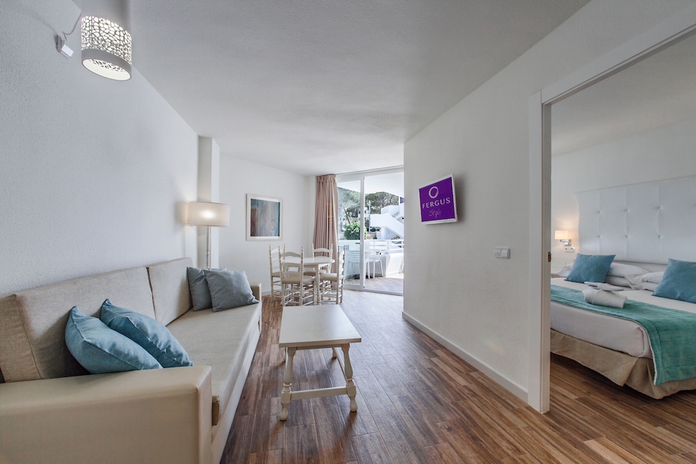 Fergus Style Cala Blanca Suites 21/37