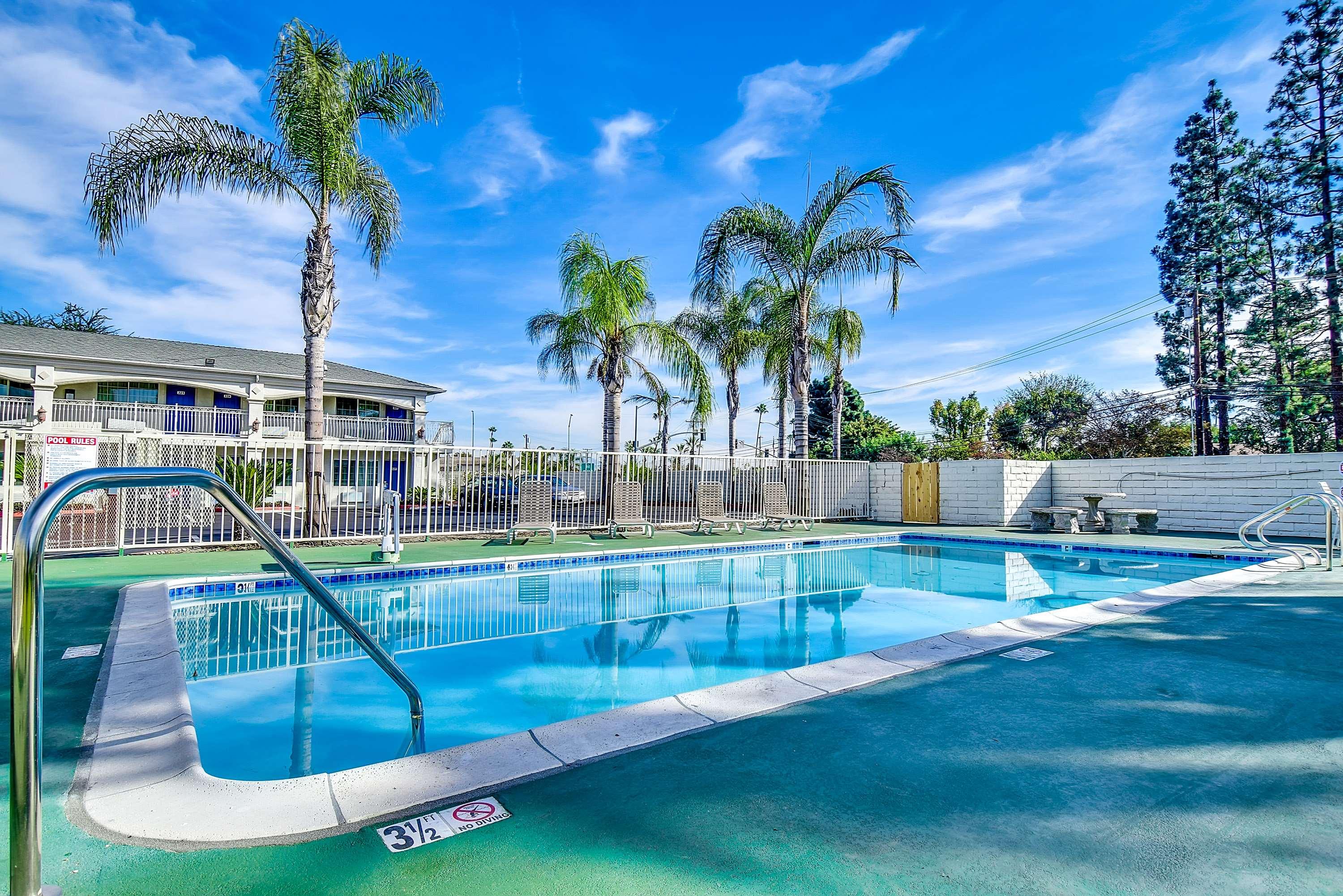 Motel6 Garden Grove, CA 24/40