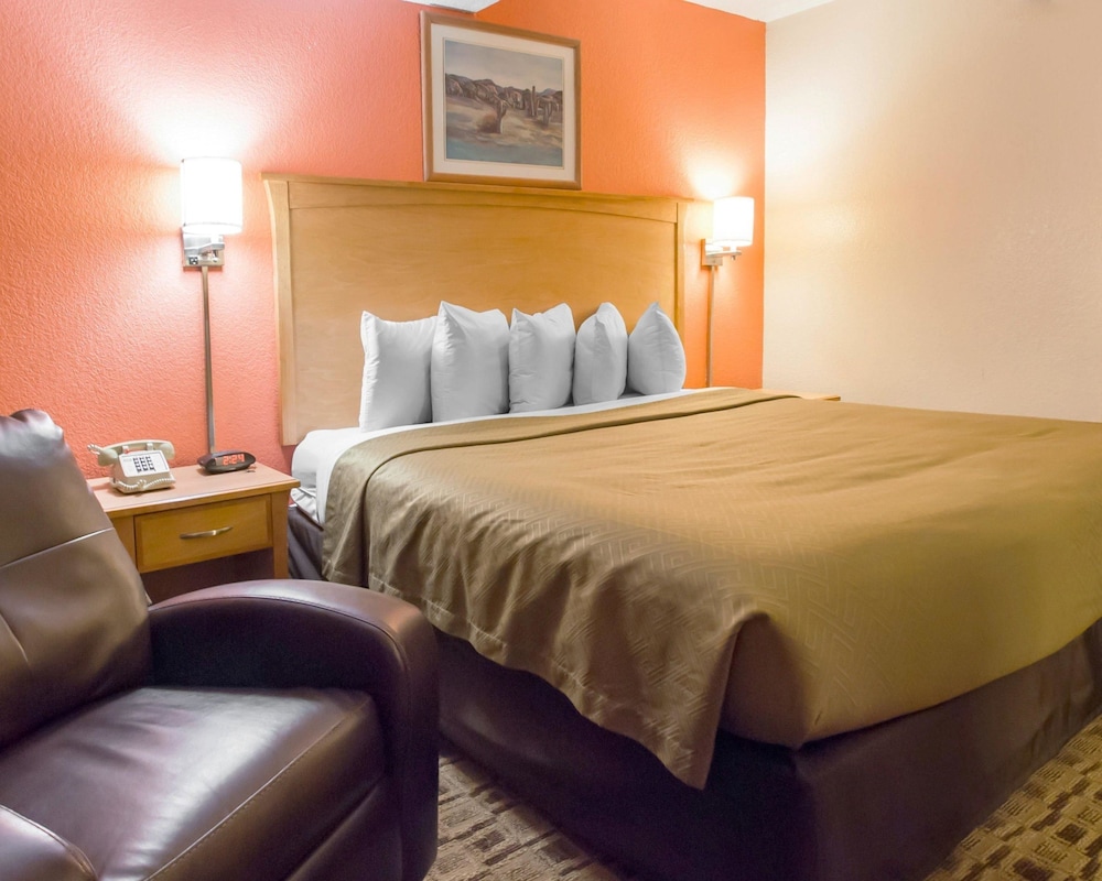 Econo Lodge Kansas City Downtown North 8/28