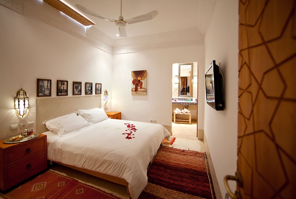 COMFORT, SUITE
