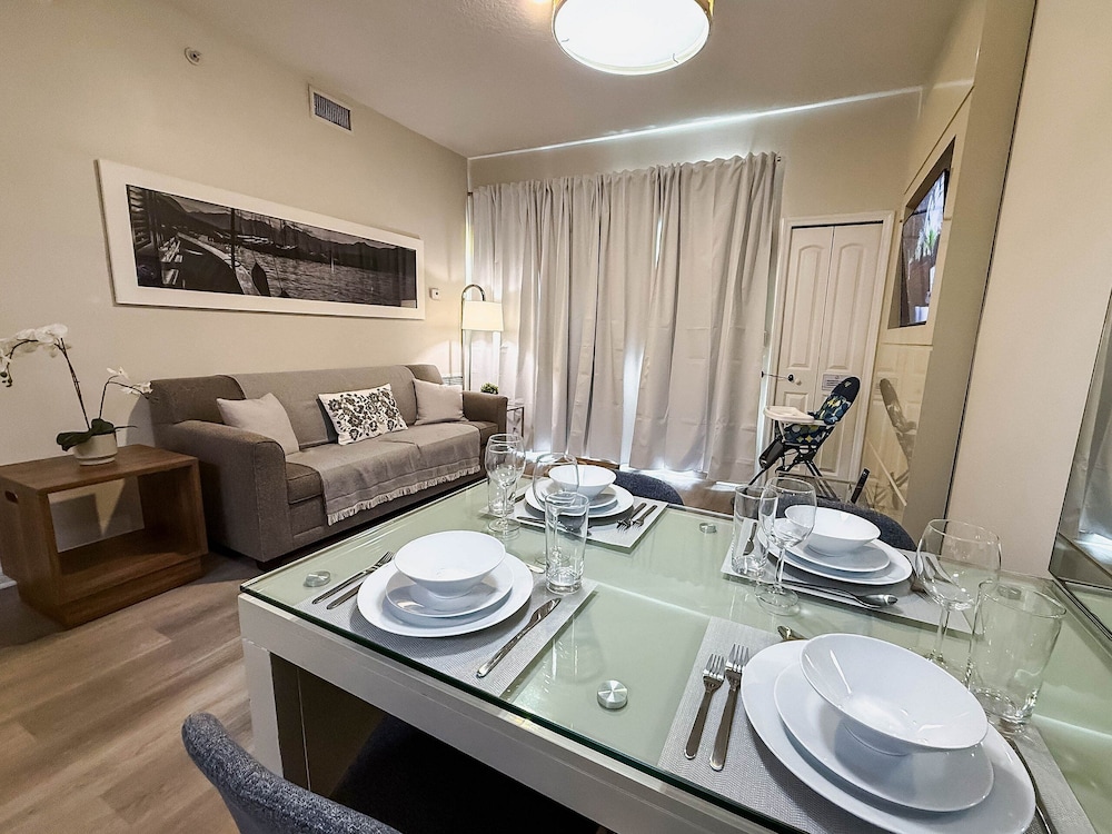 The Point Hotel & Suites 45/75